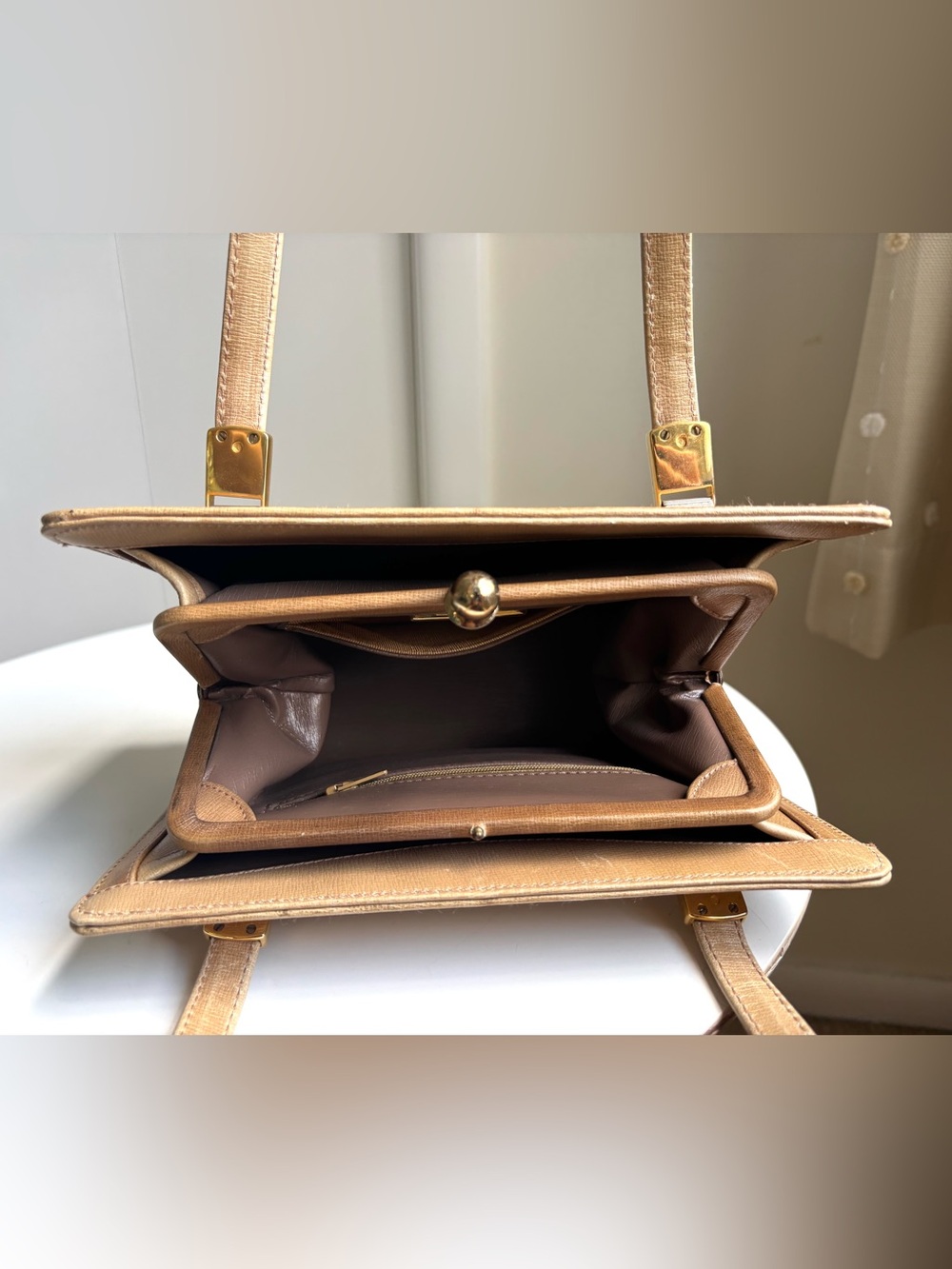 Vintage Koret Tan Leather Structured Shoulder Handbag Purse with Gold Hardware - Picture 5 of 13
